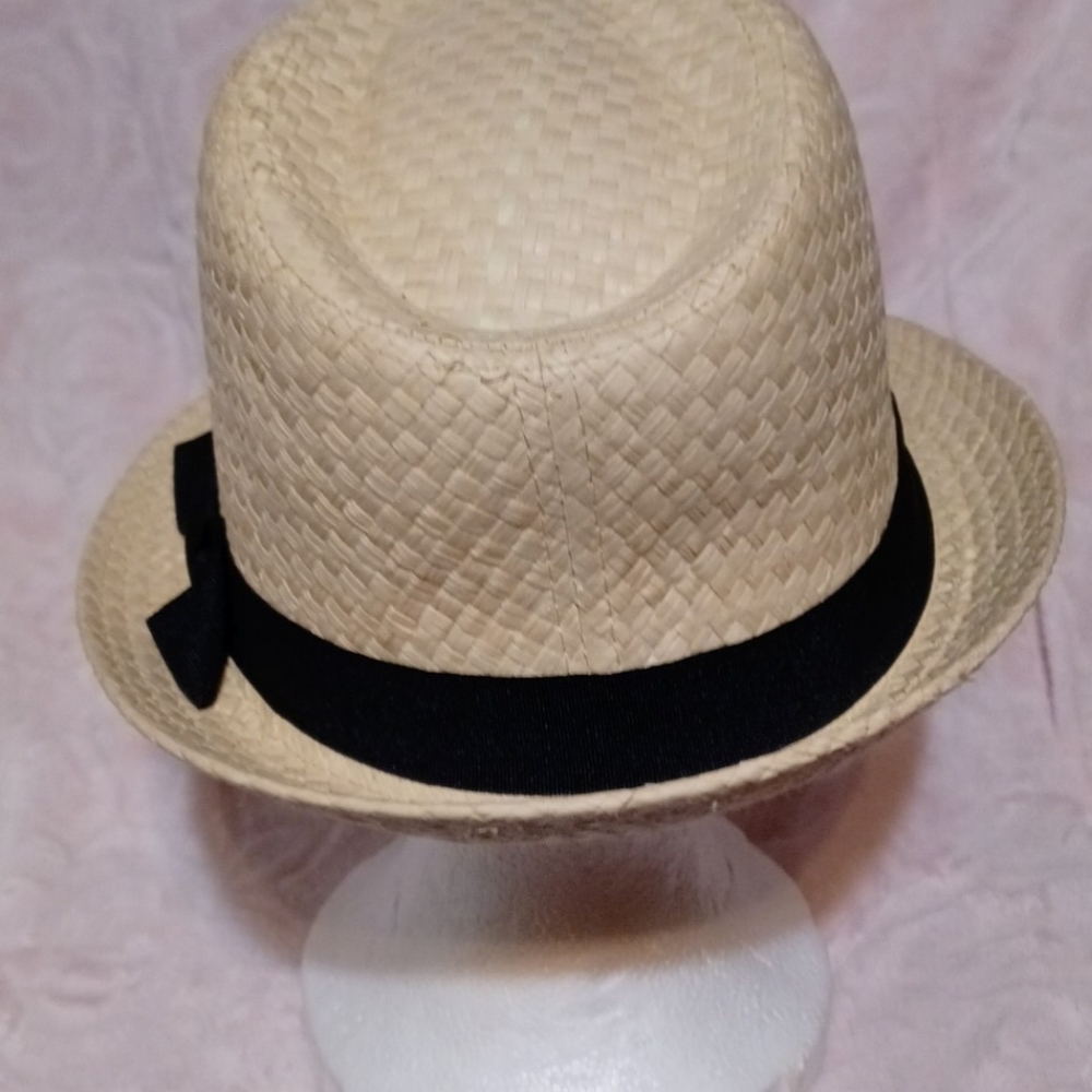 Hat 👒 - Picture 3 of 4